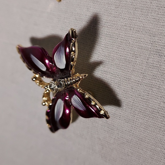 Butterfly Set of Two Pins Purple Wings Butterfly - Picture 5 of 6